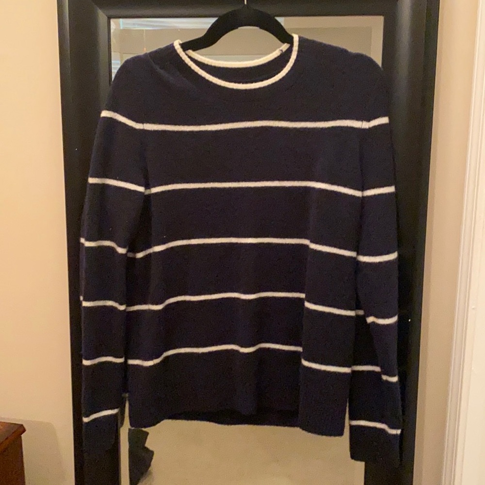 Banana Republic women’s black and white sweater